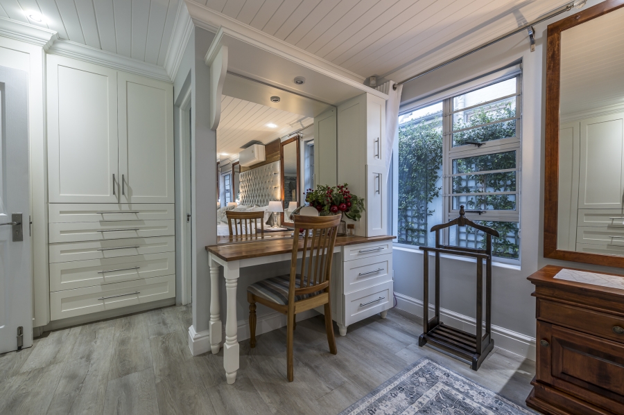 5 Bedroom Property for Sale in Glentana Western Cape